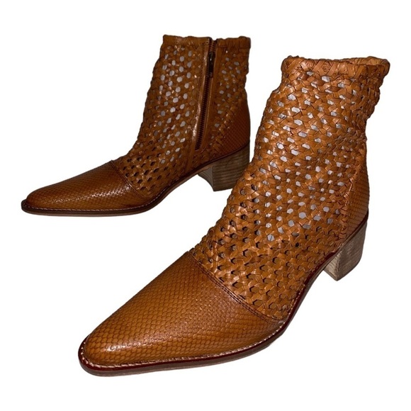 Free People‎ "In the Loop" Slim Sock Woven Leather Ankle Bootie NEW Women 40 - Picture 1 of 9